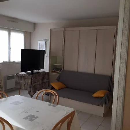 Grand Familial Avec Balcon Et Parking - En Centre-ville - Fr-1-712-2