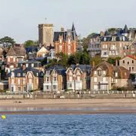 Grand Familial Avec Balcon Et Parking - En Centre-ville - Fr-1-712-2